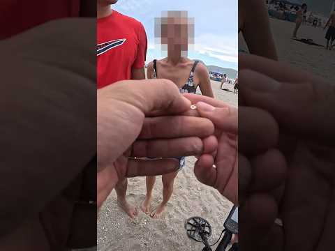 O Resgate na quadra de Vôlei cheia 👀😅 #shorts #detectordemetais #detectorismo #praia #viral