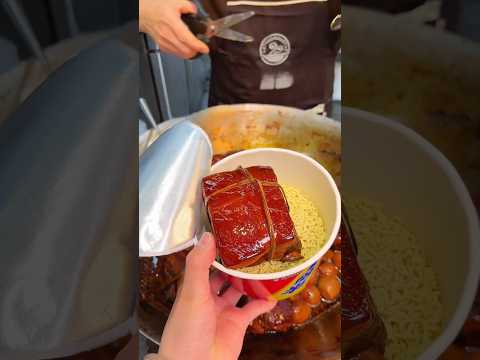 I could eat several bowls of noodles like this—they’re so delicious!" #usfoodie #streetfood
