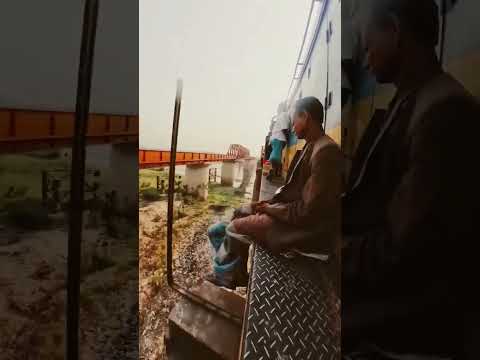 #Dangerous travel s#shortvideo #safety #viralvideo #train travelling#ytshortsvideo #