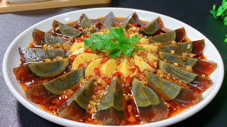 【天天相見廚房】如何制作美味凉拌皮蛋？大厨分享的调味汁秘诀！#皮蛋 #凉拌食谱 #烹饪技巧 #中餐 #美食秘诀 饭店的凉拌皮蛋为啥好吃？凉拌汁最为关键，大厨教你正确，收藏了 #凉拌皮蛋的做法