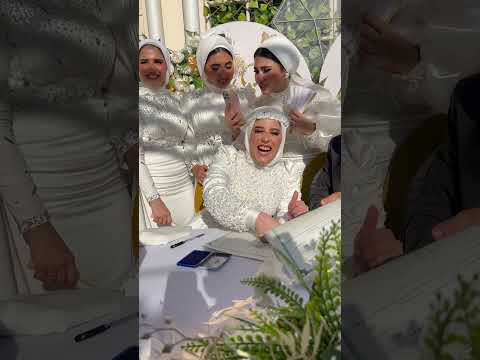 سلمي وهيا بتمصم عشان تسيب البيت😂😂