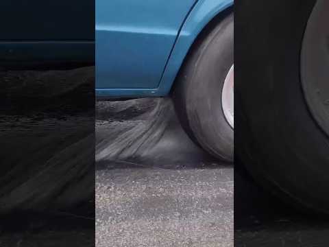 ரோடு ஏன் பிசுபிசுன்னு இருக்குது ?