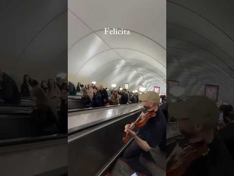 🧐 Скрипач сыграл на эскалаторе питерской подземки. Даже метро в этом городе культурное #demidovru