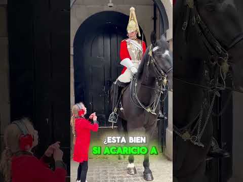 Este guardia del rey rompió las reglas por ella... ❤️
