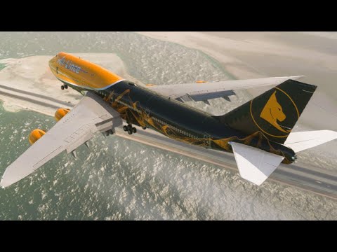 Very Beautiful landing at Abu Dhabi airport // boeing 747 cargo plane