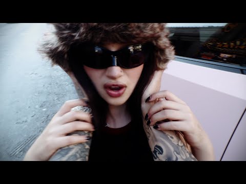 Tenderlybae - КРУЖИТ ГОЛОВУ (ПРЕМЬЕРА КЛИПА 2025)