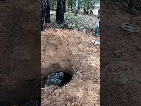 Аааааа.... да она же огромная! Аж выше головы пришлось выкапывать!