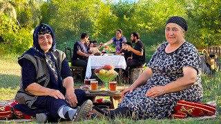 Rural Families Reunite – Traditional Food, Laughter & Countryside Calm 🪵😊