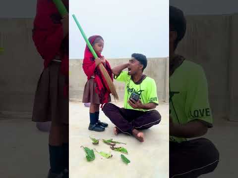 Mummy jhadu 🧹 se mar Dali🤣🤣#shorts #funny #comedy #ytshorts #shortsfeed #trendingshorts #viral