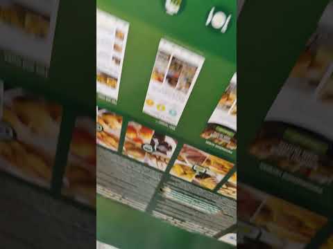 بابا ودينيز خافو وهربو بسرعة😰 شافو كرتونة عم تتحرك 😱