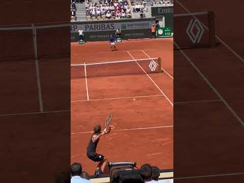 Absolutely epic point between Zverev and Baez ?