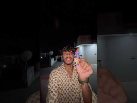 मेरा भाई पटाखे खराब कर रहा है।