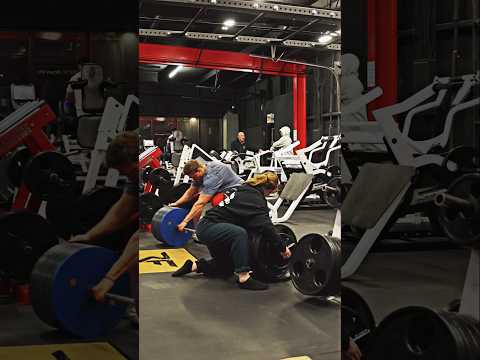 Private Gym Reacts To 1,000lbs Deadlift 👀 #shortsvideo