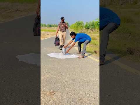 Police Waly ka bag chori kr lia 😱 #funny #flimclips #funnyclip #comedy #funnyfilmclip