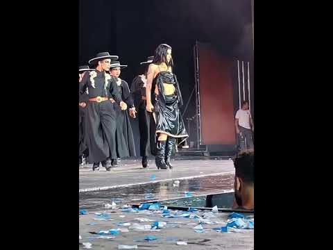 #Cazzu debutó en Cosquín a puro zapateo