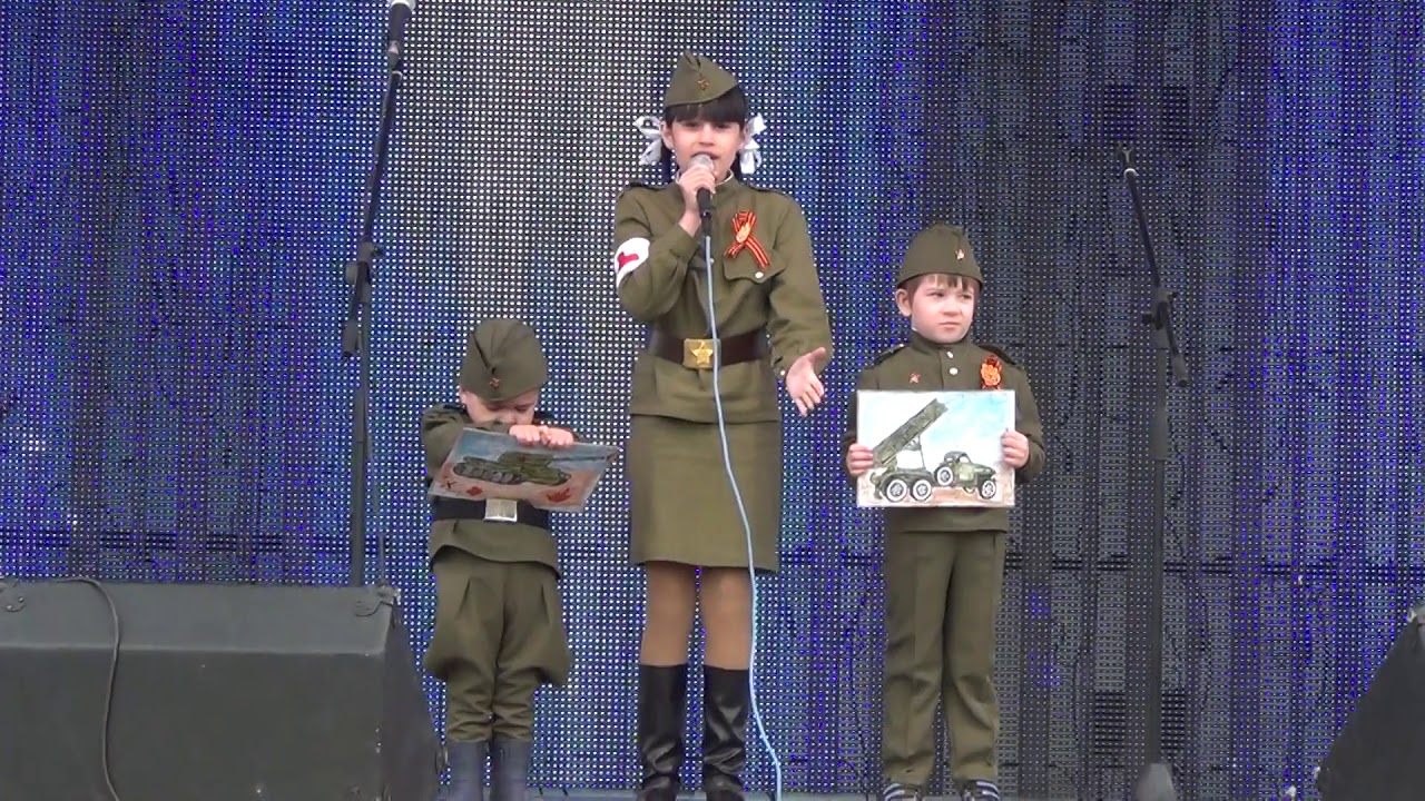 2015. 05. 09. Рисуют маьчики войну. (11 лет, Артур(5 лет) и Ильдар (2 года. ДК СК