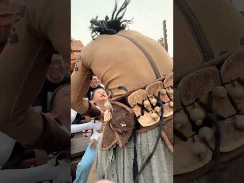 小男孩多么勇敢 知道保护姐姐 抓个小姐姐 上台表演消失的她#玛雅天灾现场实景表演 #北京欢乐谷#夏浪狂欢节 #中国功夫 #台上一分钟台下十年功 #中國功夫 #搞笑 #武术 #功夫 #中国杂技 #杂技