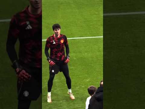 Senne Lammens warming up at Old Trafford