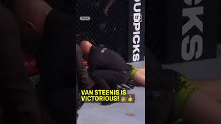 VAN STEENIS IS VICTORIOUS with just 10 seconds left of the last round!  #pflcapetown