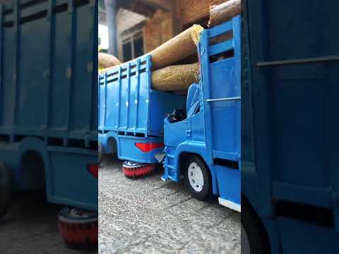 laka truk wahyuabadi 01 menabarak bokong truk