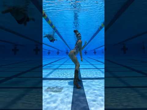 Makeba - UNDERWATER dance 🧜🏻‍♀️👠 #pool #heels #dance #mermaid #makeba #underwater