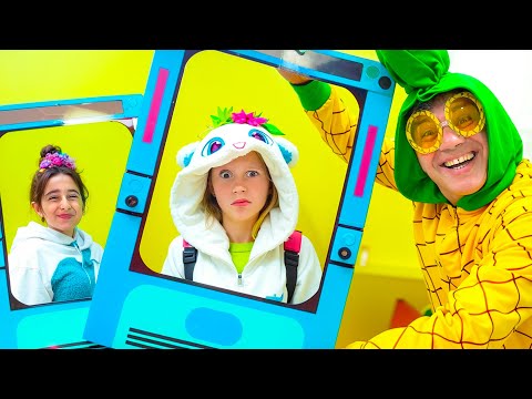 Nastya bị mắc kẹt trong chương trình truyền hình kỳ lạ! Câu chuyện mới cho trẻ em về Nastya