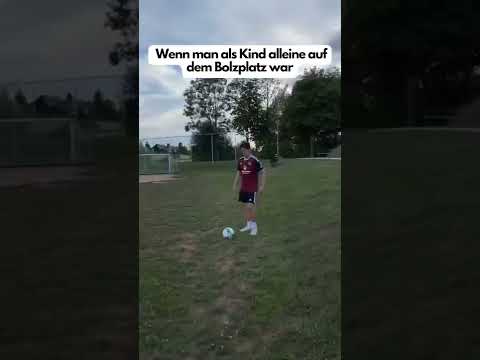 Wenn man als Kind auf dem Bolzplatz selber kommentiert hat…👀😂 | @nickkloesch