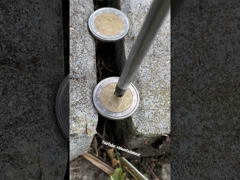 ASMR DIY: Zwei-Euro-Münzen trennen mit Hammer und Schraubenzieher