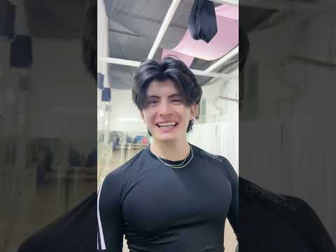 Nos perfumamos 🤪✨ #ballet #humor #balletdancer #cosasdebailarinas