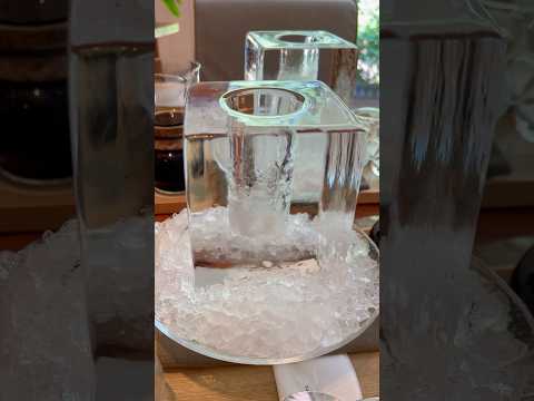 美しい氷の塊で暑い日に飲むコーヒー。 #japanesefood  #coffee