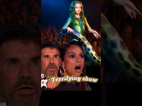 A Girl Snake scared all on AGT😱 #americagottalent #agt #magic #talent #shorts