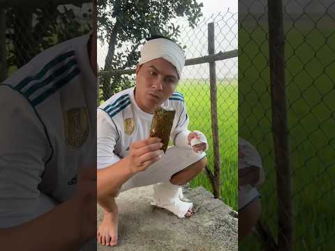 Ronaldo rinsed the Milo milk for Messi to drink.