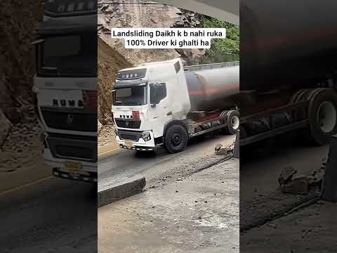 Truck diver ki ghalti ki wajah se hadasa howa#landslide #roadsafety #truckdriver #naturaldisaster