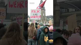 Erneuter Protest gegen die Wehrpflicht: Hamburgs Schülerinnen und Schüler streiken am Freitag