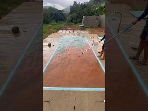 Como tirar barro da piscina #fy #satisfying #piscinas #satisfy #limpeza #viralvideo #dicas #shorts