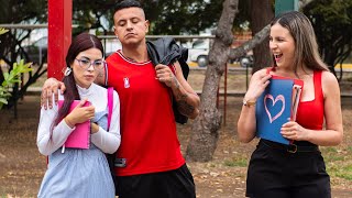CHICA NERD se hace NOVIA del RUDO DE LA ESCUELA