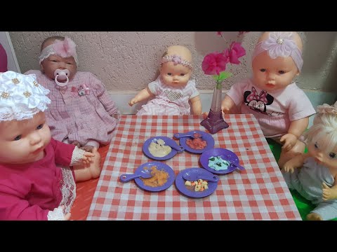 Fazendo e dando papinhas para as  baby