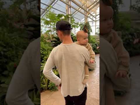 baby and butterfly 🦋 friend 📽️ maycineeley