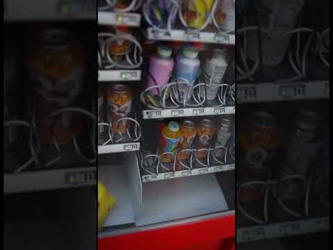 Why won't it drop?! The ultimate vending machine fail... 😭💀 #kpop  #shorts