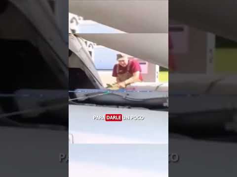 Este hombre recibe una LECCIÓN de KARMA! 😂 #shorts