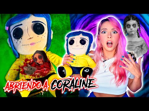 Abrí la MUÑECA de CORALINE​🔪​ y ENCONTRÉ la FOTO de la NIÑA VERDADERA☠️👧🏻