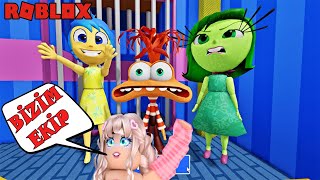 DUYGULAR POLİS AİLESİ | ROBLOX EMOTIONS POLICE FAMILY RUN ESCAPE  (Obby)  |  @mavisroblox