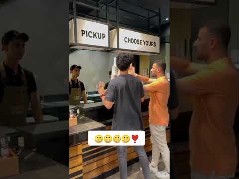 الراجل افتكر ان فيه عازل زجاجي حقيقي