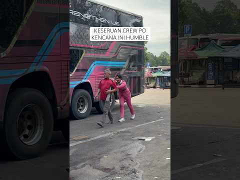 Seru banget liat kak Laura dan pak Yusuf crew bus kencana double decker