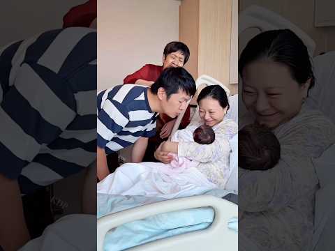 chote bache dekhne ke liye paise lge gai