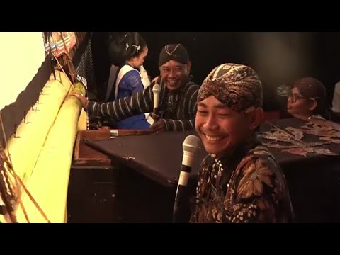 DI AJARI RO DALANG SARU GADHING PAWUKIR NGASI RAISO NGEMPET NGGUYU