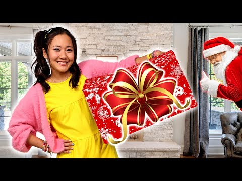 Ellie Sparkles GIFTS Santa a Present For Christmas | The Ellie Sparkles Show