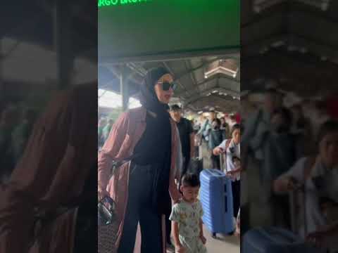Paula Verhoeven ke Semarang naik kereta #baimpaula