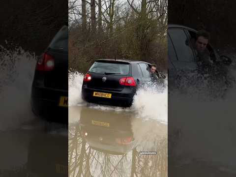 Smart Move..?! ๐ค๐
#Reverse #Backwards #FloodedRoadsUK #Flooded #CarsVFlood #VWGolf #Waves #FYP