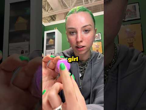 The Color Confusion 💅